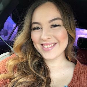 Meet your Posher, Monica